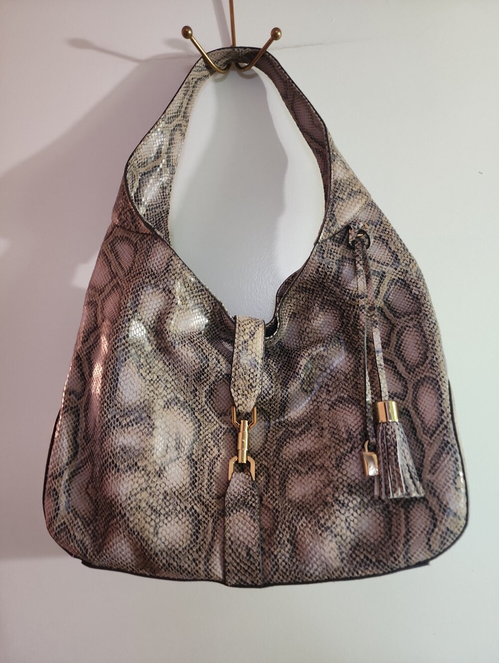 G.I.L.I. VETONA Snakeskin-Pattern Hobo Bag with Tassel Accent - Beige Brown